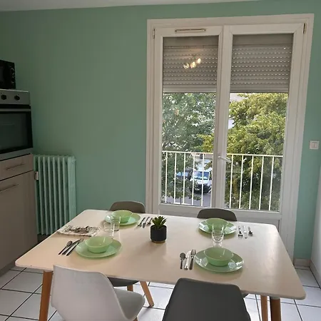 Spacious, Bright 4 Bedroom, 80 M2 *