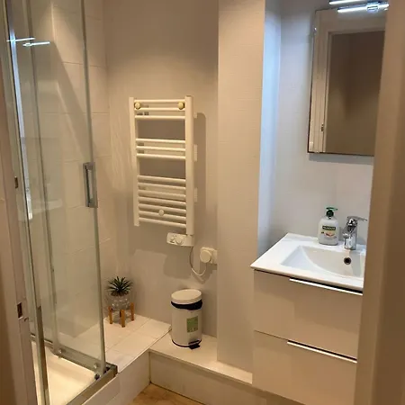 Spacious, Bright 4 Bedroom, 80 M2 * הראובילה-סנט-קלייר