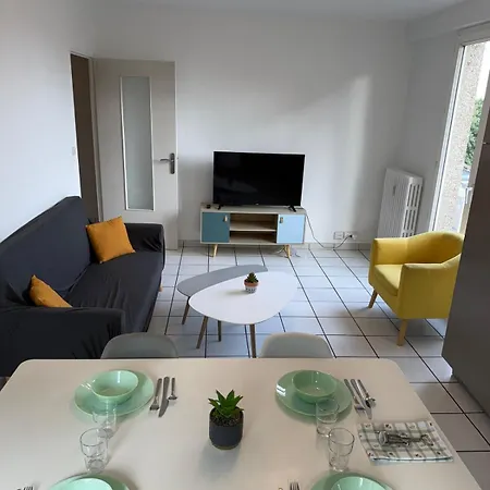 דירה Spacious, Bright 4 Bedroom, 80 M2 הראובילה-סנט-קלייר