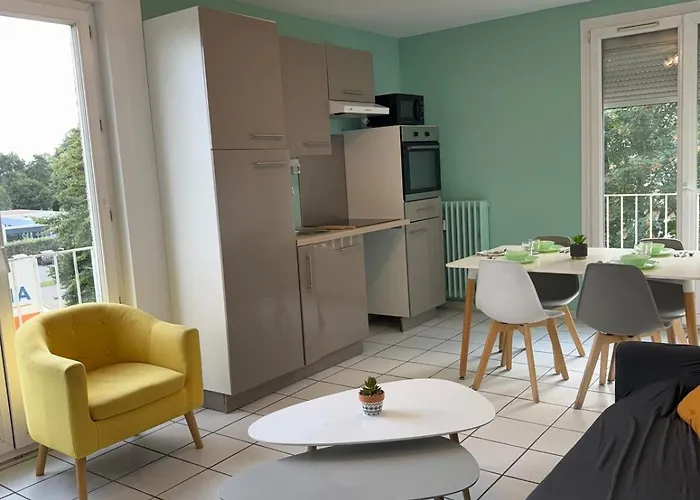 Apartment Spacious, Bright 4 Bedroom, 80 M2