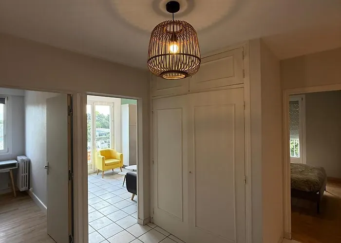 Apartment Spacious, Bright 4 Bedroom, 80 M2